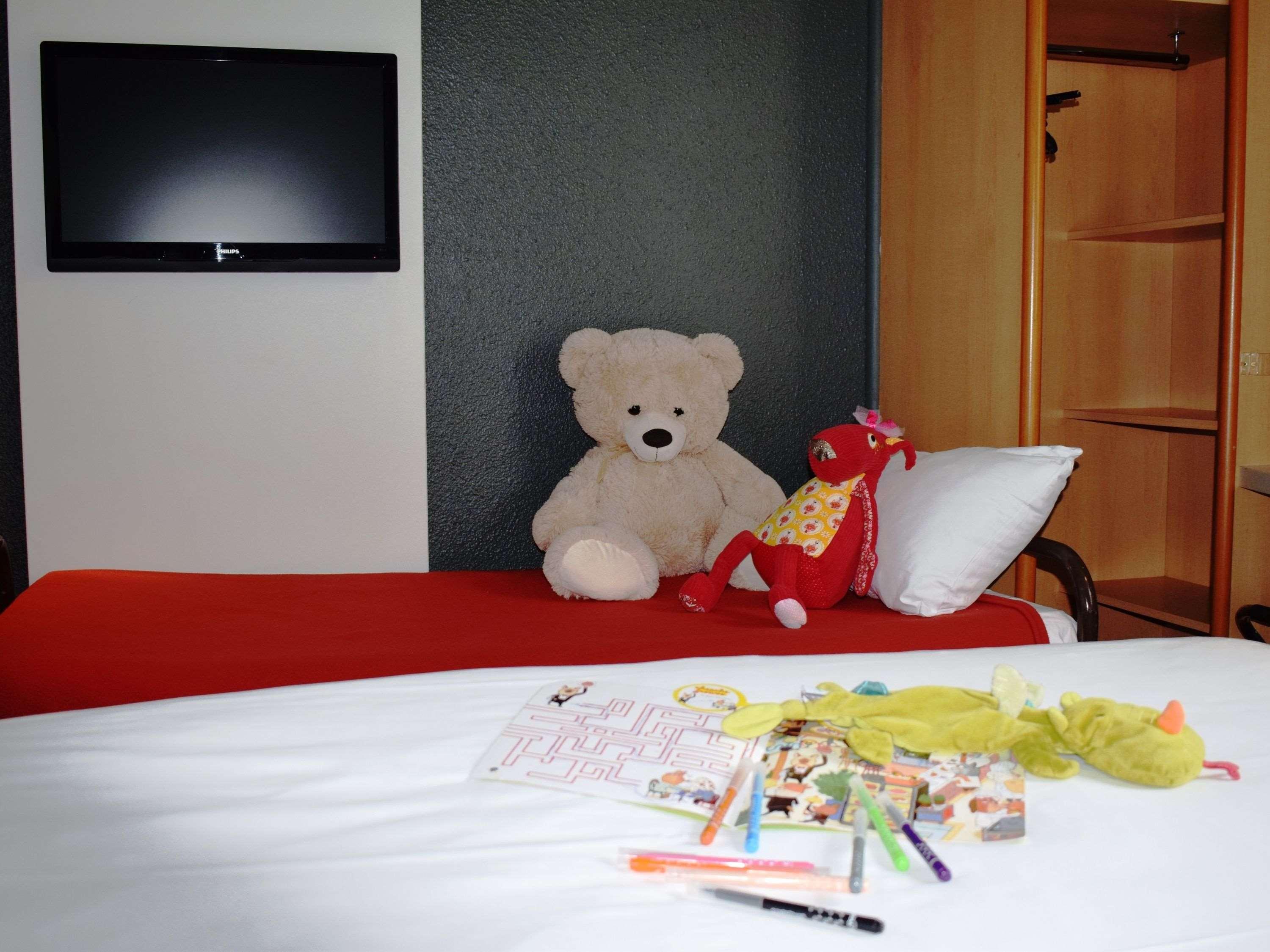 Hotel Ibis Chartres Ouest Luce Exterior foto