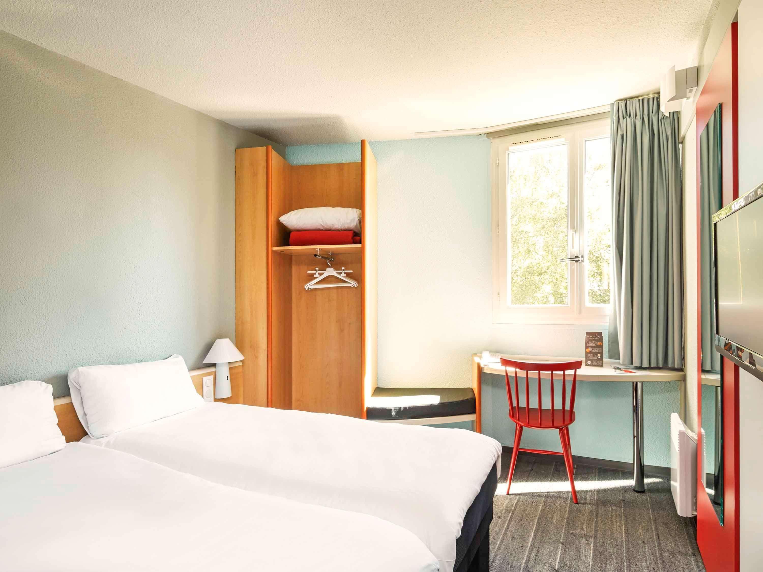 Hotel Ibis Chartres Ouest Luce Exterior foto