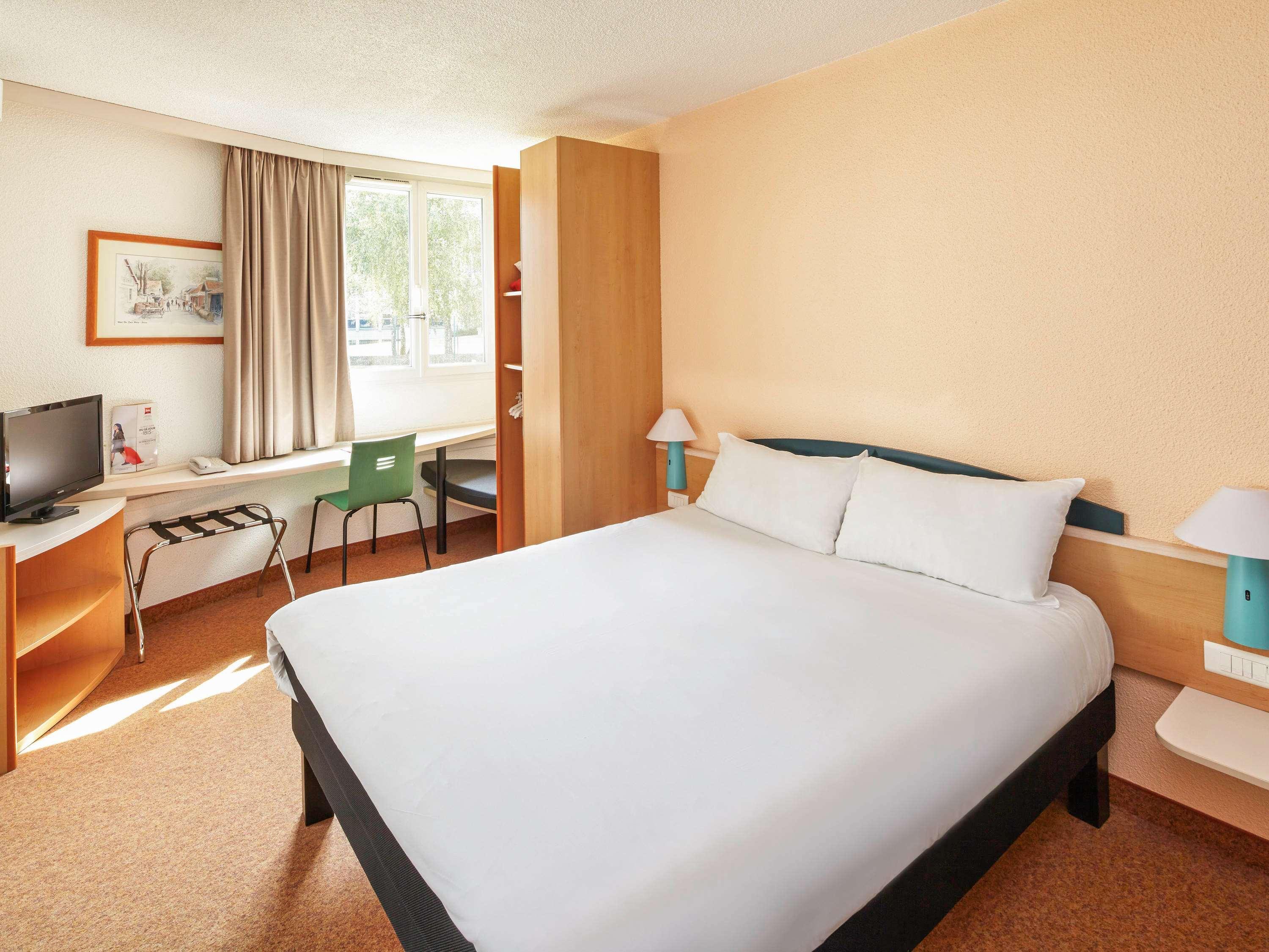 Hotel Ibis Chartres Ouest Luce Exterior foto